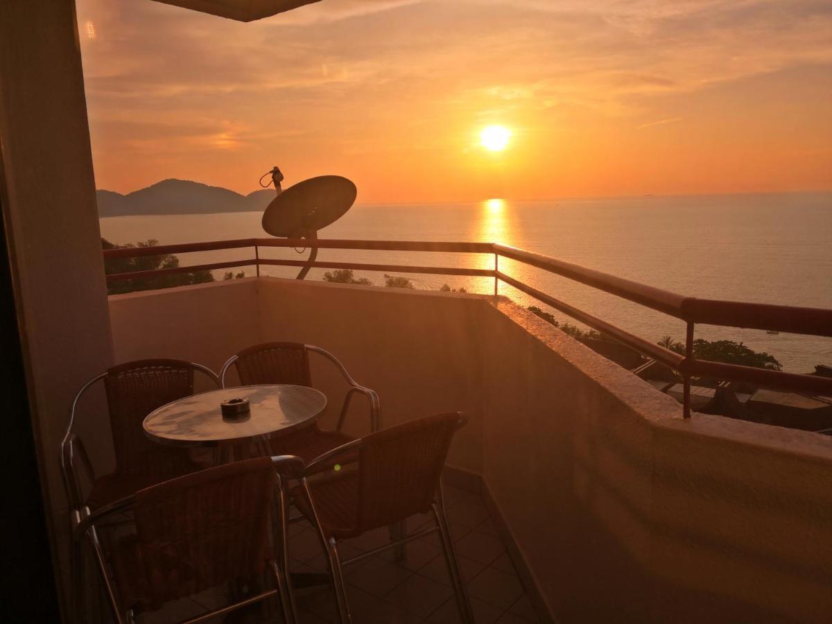 Green Ocean Seaview Apartment Batu Feringgi Buitenkant foto